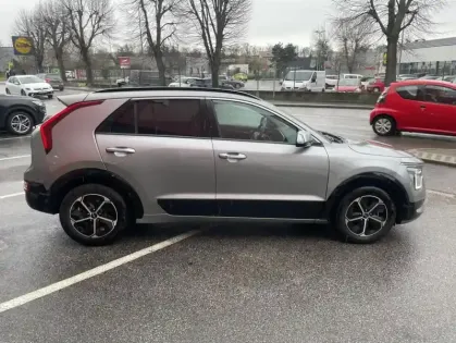 Photo 3 Kia Niro 1.6 GDi 183 ch PHEV DCT6 Premium