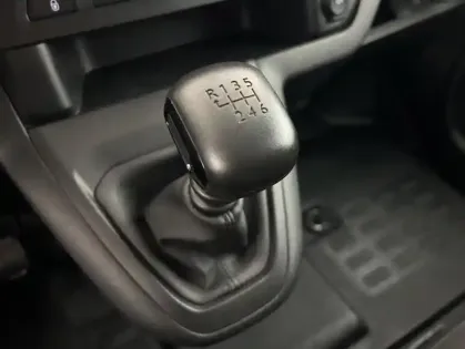 Photo 18 Peugeot Expert Fg VUL M 2.0 BlueHDi 145ch Pack Asphalt 3 Places