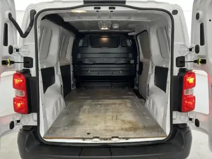 Photo 8 Peugeot Expert Fg VUL M 2.0 BlueHDi 145ch Pack Asphalt 3 Places