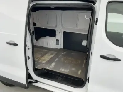 Photo 23 Peugeot Expert Fg VUL M 2.0 BlueHDi 145ch Pack Asphalt 3 Places