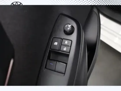 Photo 11 Toyota Yaris Hybride 116h Dynamic