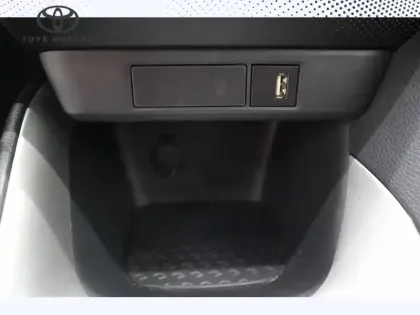 Photo 13 Toyota Yaris Hybride 116h Dynamic