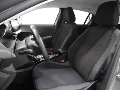 Photo 6 Peugeot 208  e- 136ch Style