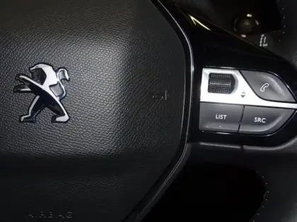 Photo 10 Peugeot 208  e- 136ch Style