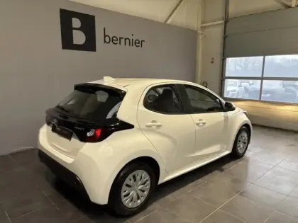 Photo 1 Toyota Yaris  116h Dynamic Business 5p + Programme Beyond Zero Academy MY22