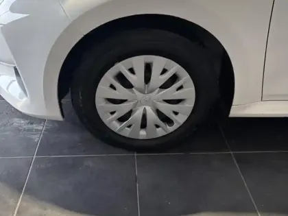 Photo 3 Toyota Yaris  116h Dynamic Business 5p + Programme Beyond Zero Academy MY22