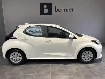 Photo 2 Toyota Yaris  116h Dynamic Business 5p + Programme Beyond Zero Academy MY22