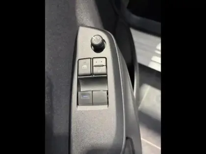 Photo 13 Toyota Yaris  116h Dynamic Business 5p + Programme Beyond Zero Academy MY22