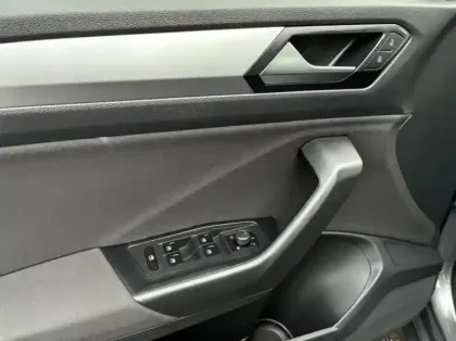 Photo 9 Volkswagen T-roc  1.0 TSI 110ch Life