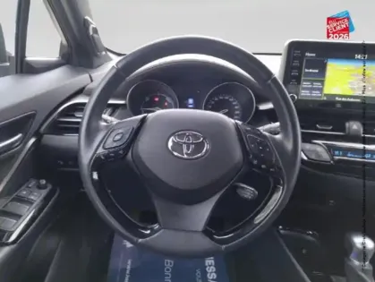 Photo 26 Toyota C-HR  184h Distinctive 2WD E-CVT MY20 Sieges chauf GPS Camera Attelage