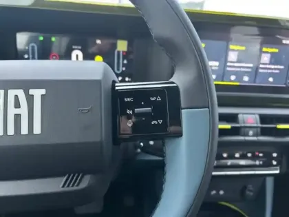 Photo 12 Fiat Grande Panda  1.2 Hybrid 100ch La Prima eDCT6