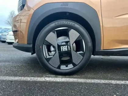 Photo 10 Fiat Grande Panda  1.2 Hybrid 100ch La Prima eDCT6