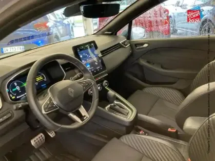 Photo 14 Renault Clio  1.6 E-Tech 145ch full hybrid esprit Alpine - 24