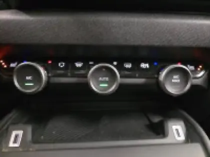 Photo 12 Citroën C4  Moteur électrique 136ch (100 kW) Feel Pack Automatique