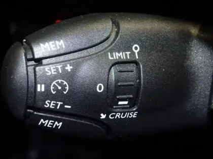 Photo 11 Peugeot 208  e- 136ch Allure