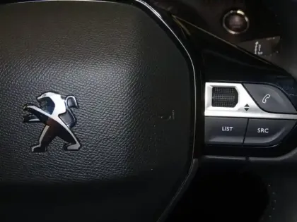 Photo 10 Peugeot 208  e- 136ch Allure