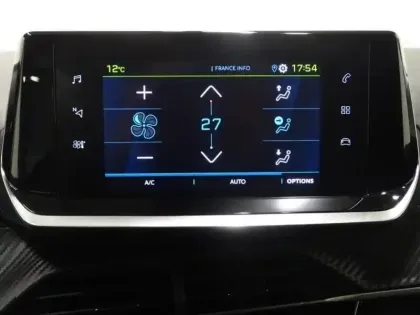 Photo 13 Peugeot 208  e- 136ch Allure