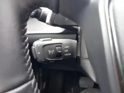 Photo 12 Peugeot 2008  1.2 Hybrid 136ch Allure e-DCS6