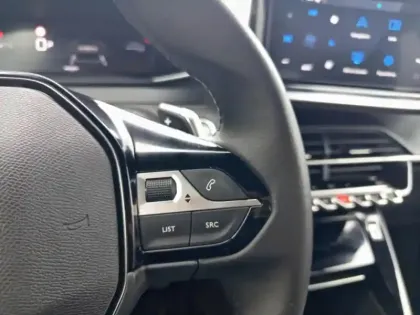 Photo 14 Peugeot 2008  1.2 Hybrid 136ch Allure e-DCS6