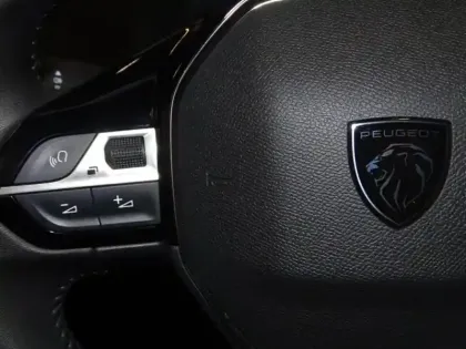 Photo 11 Peugeot 2008  1.2 PureTech 100ch S&S Allure