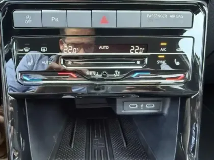 Photo 10 Volkswagen T-cross  1.0 TSI 116ch R-Line Edition DSG7