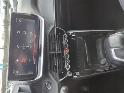 Photo 13 Peugeot 2008  1.2 PureTech 100ch S&S Allure