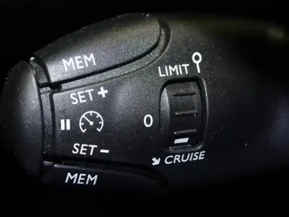 Photo 13 Peugeot 208  1.2 PureTech 75ch S&S Active Business