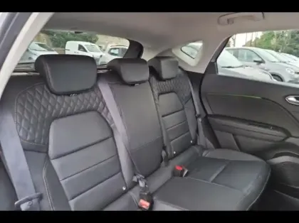 Photo 10 Renault Captur  1.6 E-Tech hybride rechargeable 160ch Initiale Paris -21