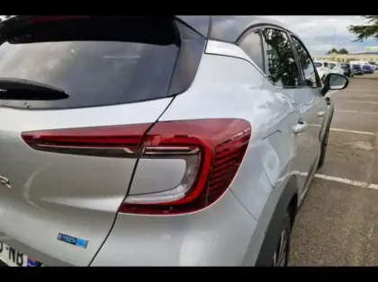 Photo 13 Renault Captur  1.6 E-Tech hybride rechargeable 160ch Initiale Paris -21