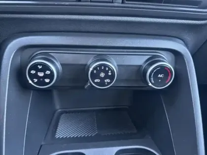 Photo 8 Citroën C3  1.2 Hybride 110ch PLUS