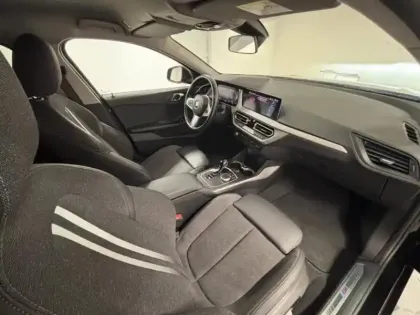 Photo 8 BMW Serie 1 Série 1 118iA 136ch Edition M Design DKG7