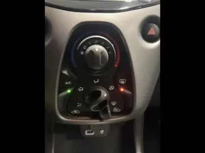 Photo 11 Toyota Aygo  1.0 VVT-i 72ch x-play x-shift 5p