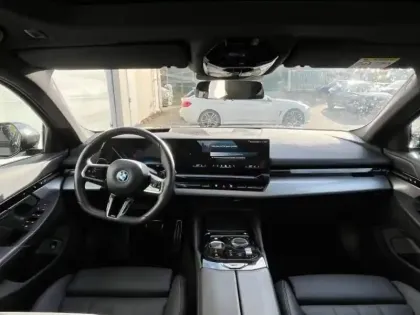 Photo 11 BMW Serie 5 Série 5 530e 299ch M Sport