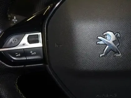 Photo 11 Peugeot 2008  1.2 PureTech 130ch S&S GT