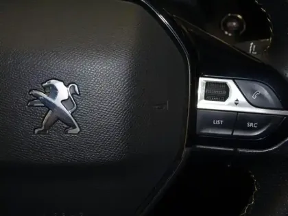 Photo 12 Peugeot 2008  1.2 PureTech 130ch S&S GT