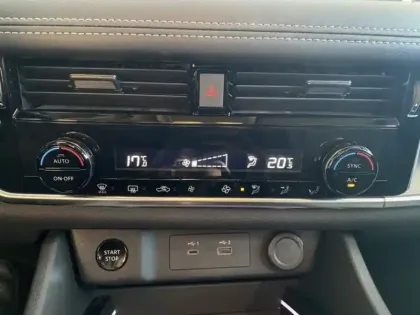 Photo 13 Nissan X-trail  e-4orce 213ch N-Connecta 7 places