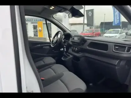 Photo 10 Renault Trafic Gén. III (J82) Ph3 Zen 4