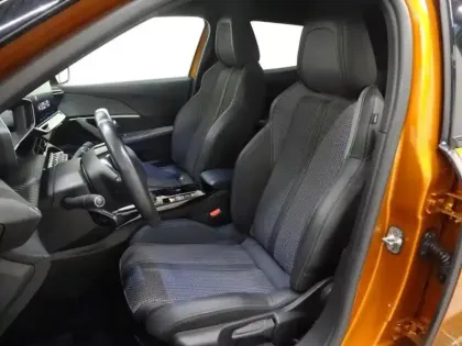 Photo 7 Peugeot 2008  e- 136ch GT