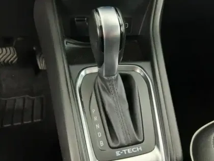 Photo 14 Renault Captur  1.6 E-Tech hybride rechargeable 160ch Intens -21