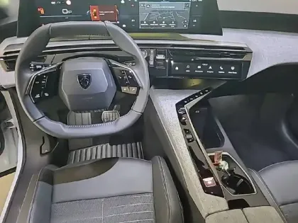 Photo 71 Peugeot 5008  Hybrid 136 e-DCS6