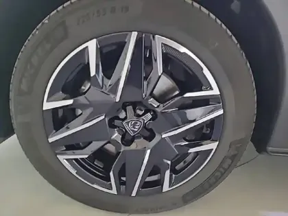 Photo 44 Peugeot 5008  Hybrid 136 e-DCS6