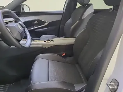 Photo 42 Peugeot 5008  Hybrid 136 e-DCS6