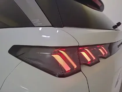 Photo 80 Peugeot 5008  Hybrid 136 e-DCS6