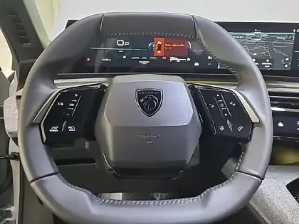 Photo 40 Peugeot 5008  Hybrid 136 e-DCS6