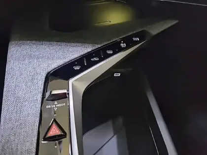 Photo 57 Peugeot 5008  Hybrid 136 e-DCS6