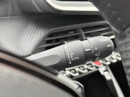 Photo 19 Peugeot 208  Hybrid 110 e-DCS6