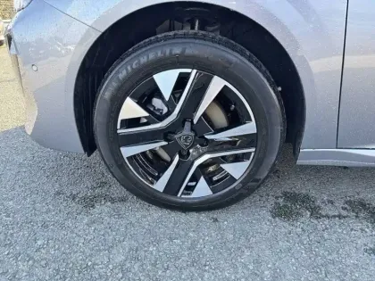 Photo 12 Peugeot 208  Electrique 50 kWh 136ch