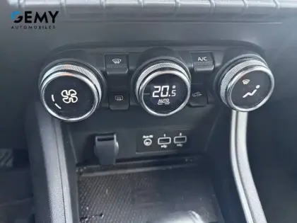 Photo 25 Renault Captur  TCe 140 EDC - 21