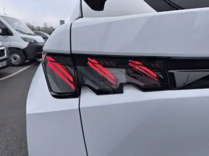 Photo 16 Peugeot 3008  Hybrid 145 e-DCS6