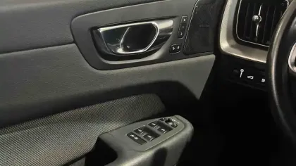 Photo 14 Volvo Xc60  T8 Twin Engine 303 ch + 87 ch Geartronic 8